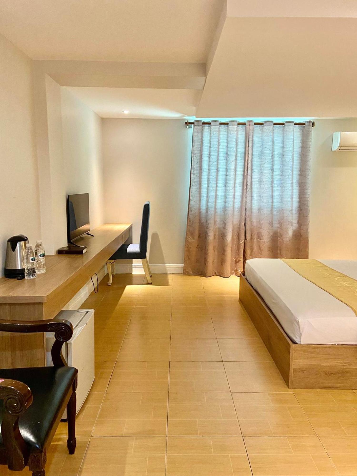 Hotel Euroasia By Bluebookers Angeles Εξωτερικό φωτογραφία